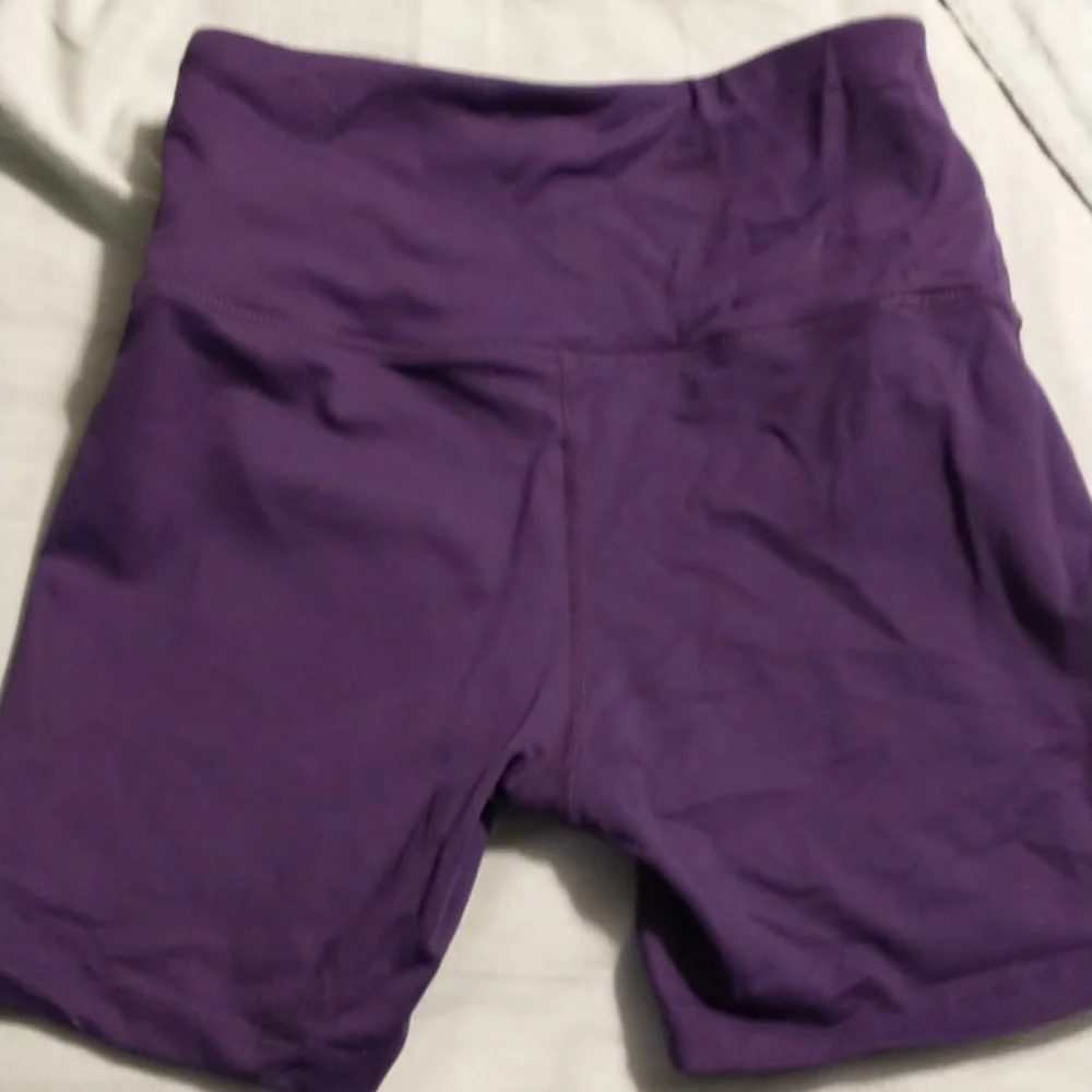 Compression workout shorts - Picture 2 of 2